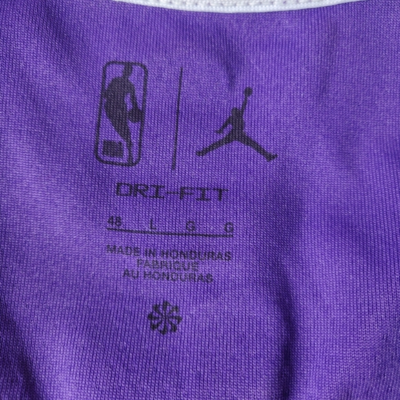 Men's Official NBA LeBron James Jersey - Picture 4 of 4